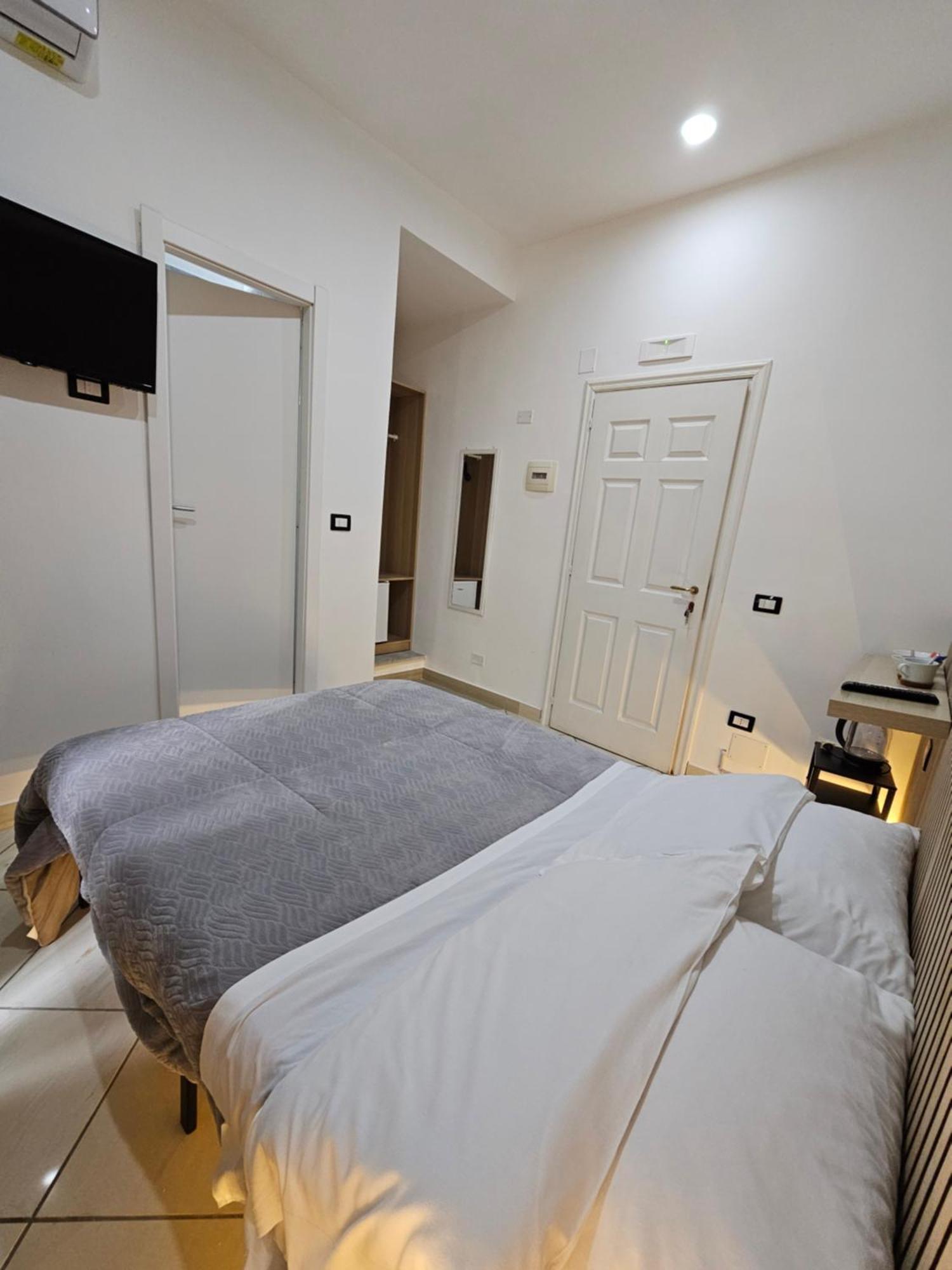 B&B Napoli Centrale Room&Jacuzzi Eksteriør billede