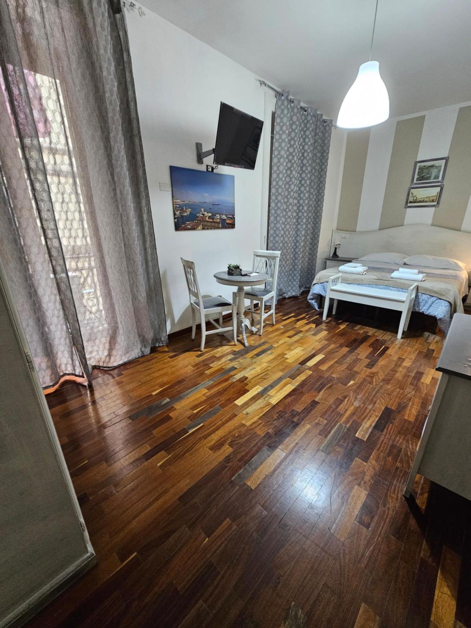 B&B Napoli Centrale Room&Jacuzzi Værelse billede
